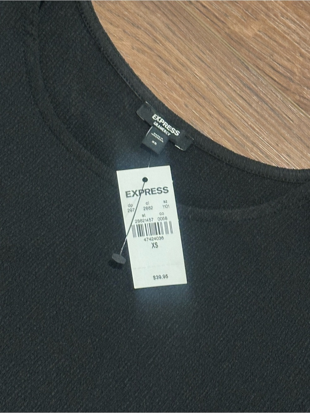 Express Black Short-Sleeve Ribbed Tee - Picture 4 of 5